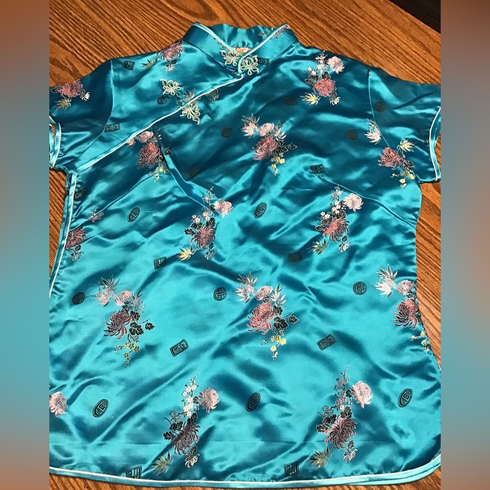 Women’s size small top / blouse. Made in Hong Kong CC